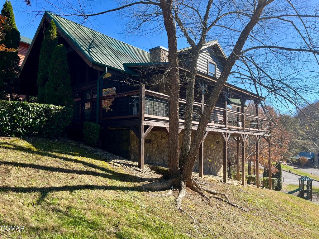 1653 Little Cabin Loop, Sevierville, TN 37862