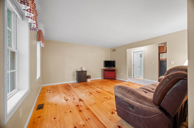 25 Melba Drive, Hudson, NH 03051