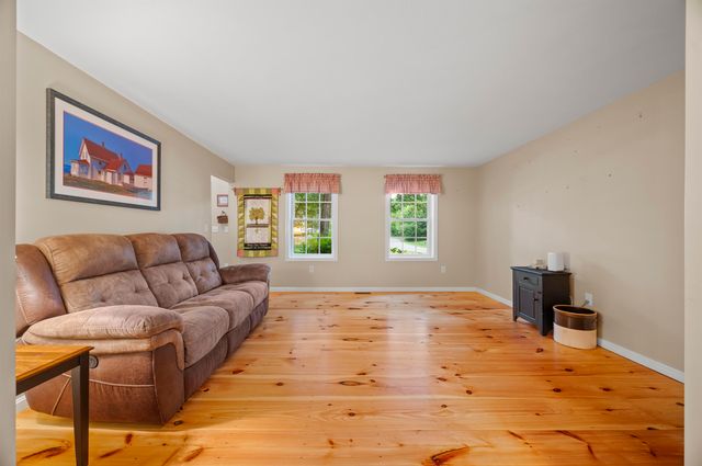 25 Melba Drive, Hudson, NH 03051