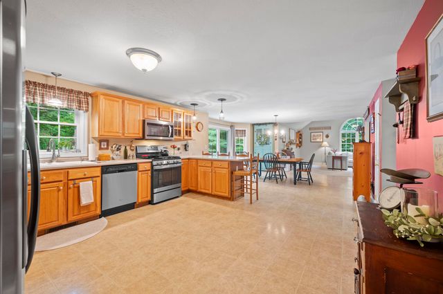 25 Melba Drive, Hudson, NH 03051