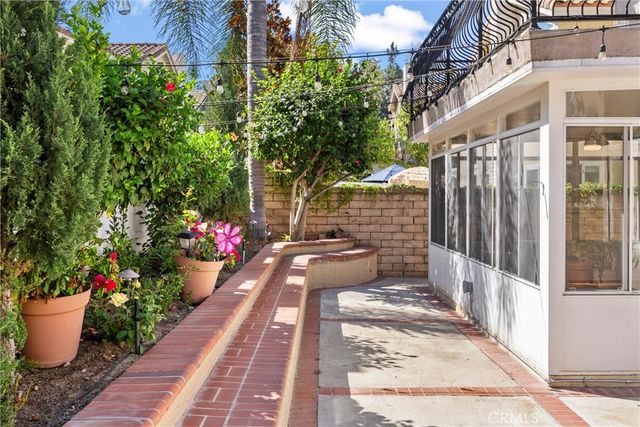 371 N Brook Glen, Orange, CA 92869