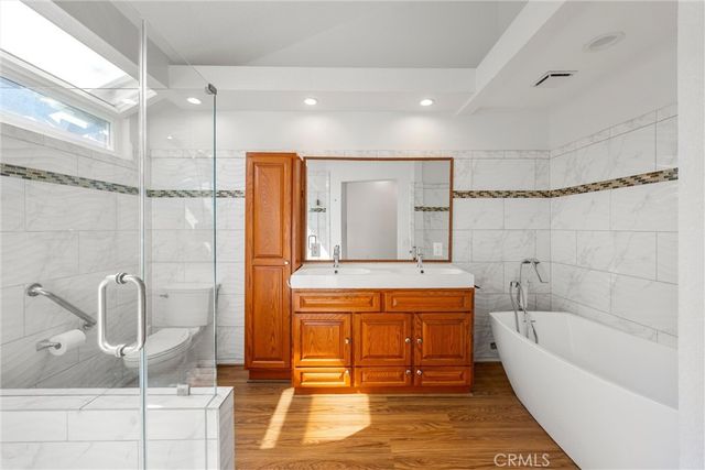 371 N Brook Glen, Orange, CA 92869