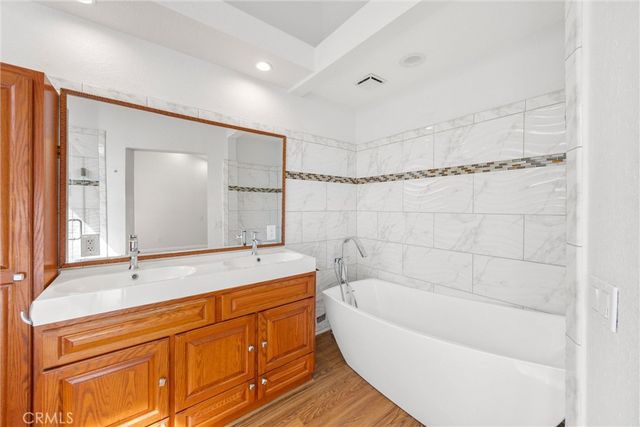 371 N Brook Glen, Orange, CA 92869