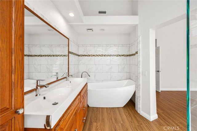 371 N Brook Glen, Orange, CA 92869