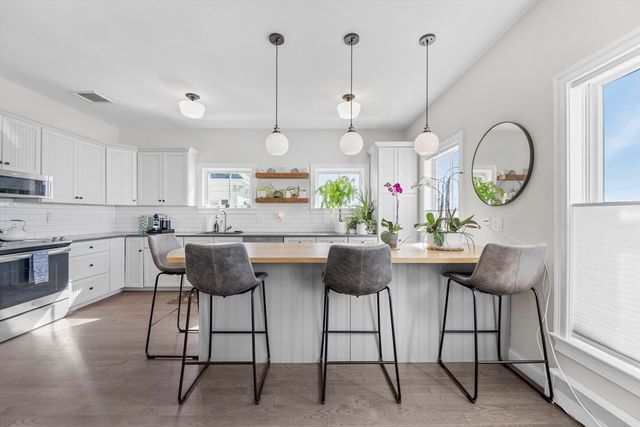 168 Humphrey PH, Swampscott, MA 01907