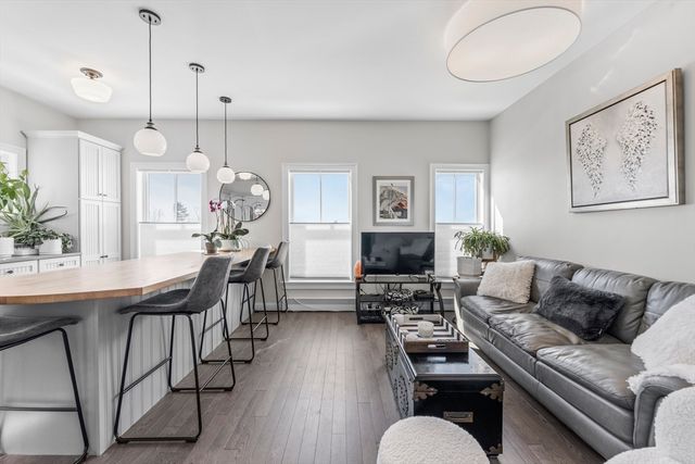 168 Humphrey PH, Swampscott, MA 01907