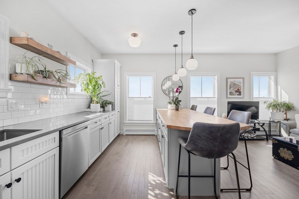 168 Humphrey PH, Swampscott, MA 01907