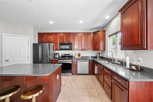 325 Wealdstone Rd, Cranberry Twp, PA 16066
