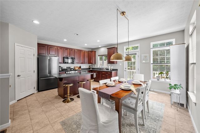 325 Wealdstone Rd, Cranberry Twp, PA 16066