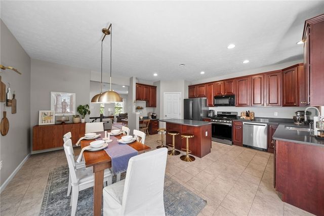325 Wealdstone Rd, Cranberry Twp, PA 16066