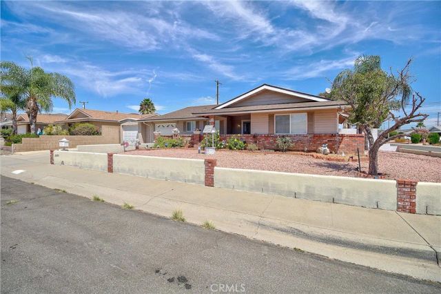 25890 Interlechen Drive, Sun City, CA 92586