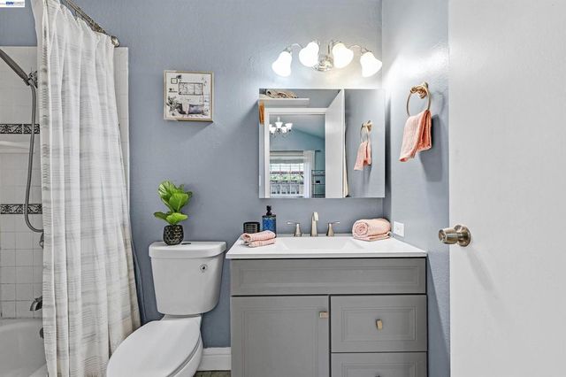 1615 1615 85Th Ave, Oakland, CA 94621