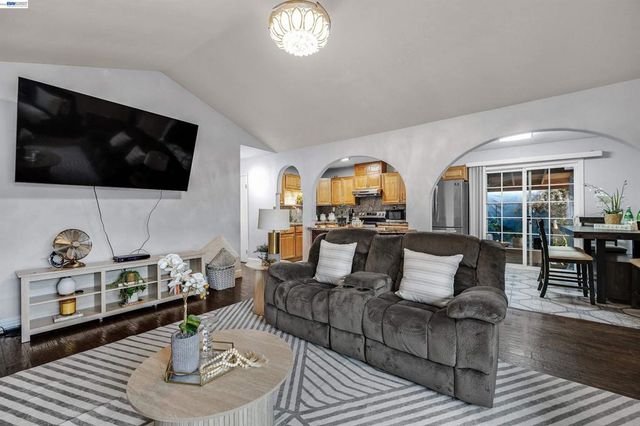 1615 1615 85Th Ave, Oakland, CA 94621