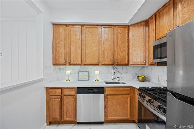 169 Surf Drive 109, Bronx, NY 10473