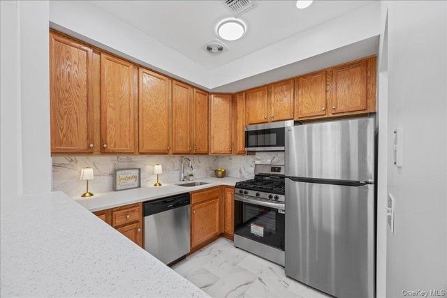 169 Surf Drive 109, Bronx, NY 10473