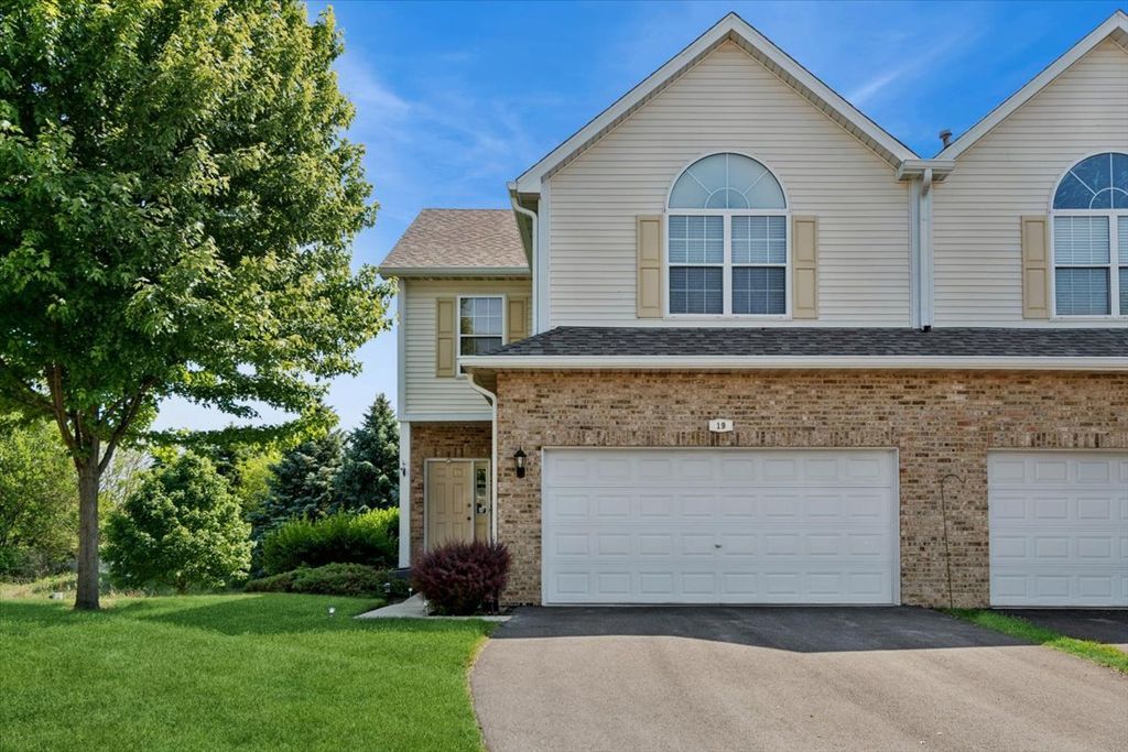 19 Lily Court 19, Bolingbrook, IL 60440