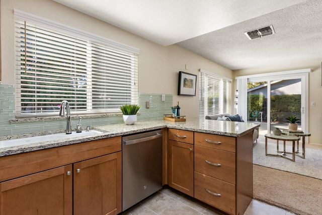 58 Rambleoak Cir, Sacramento, CA 95831