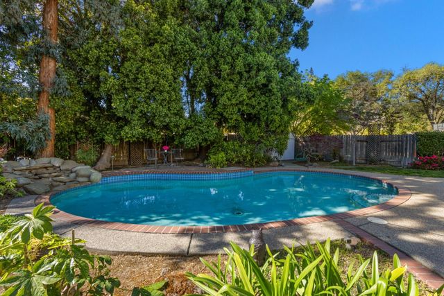 58 Rambleoak Cir, Sacramento, CA 95831