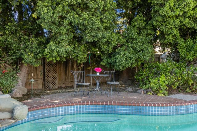 58 Rambleoak Cir, Sacramento, CA 95831