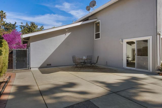 58 Rambleoak Cir, Sacramento, CA 95831