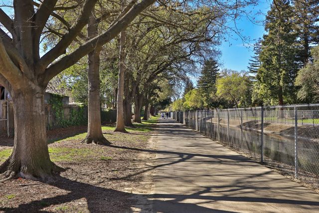 58 Rambleoak Cir, Sacramento, CA 95831