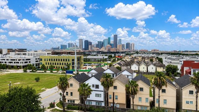 214 Plaza Del Sol Park, Houston, TX 77020