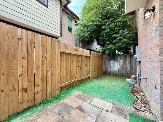 214 Plaza Del Sol Park, Houston, TX 77020