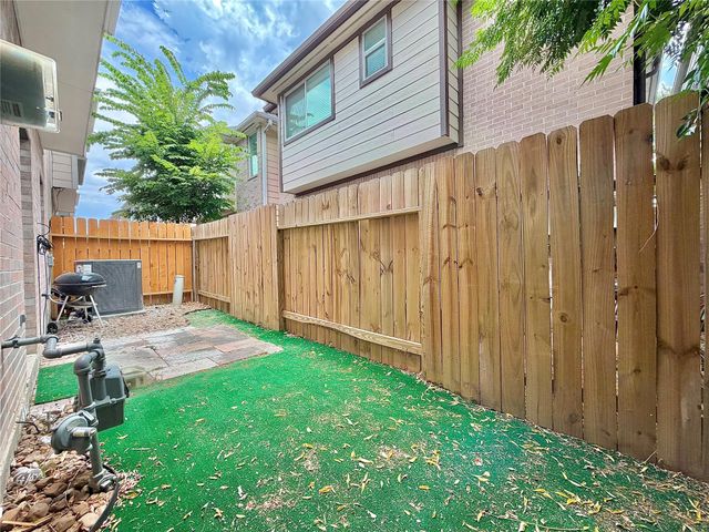 214 Plaza Del Sol Park, Houston, TX 77020