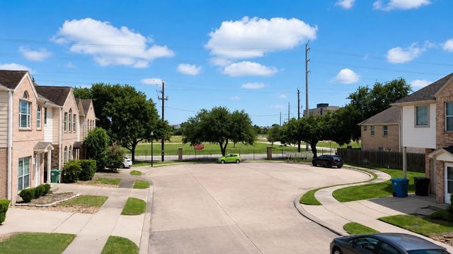 214 Plaza Del Sol Park, Houston, TX 77020