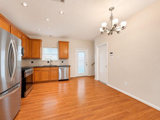 214 Plaza Del Sol Park, Houston, TX 77020