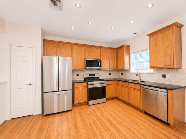 214 Plaza Del Sol Park, Houston, TX 77020