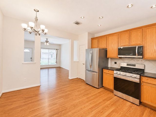 214 Plaza Del Sol Park, Houston, TX 77020