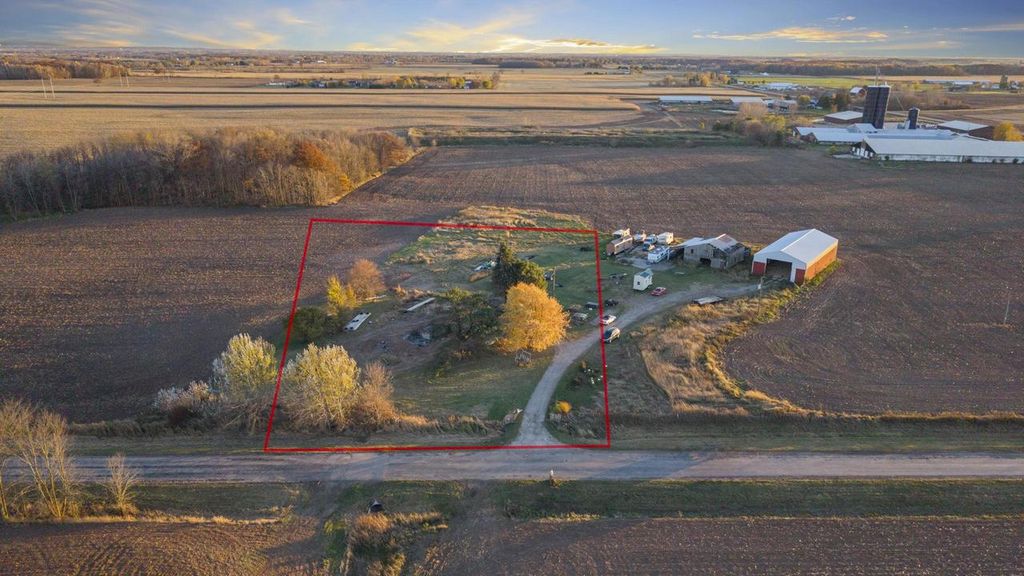1320 GENEVA ROAD, Hobart, WI 54115
