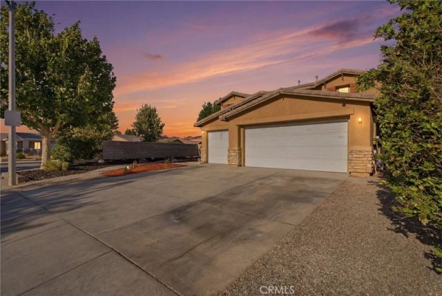 45320 Robinson Dr, Lancaster, CA 93535