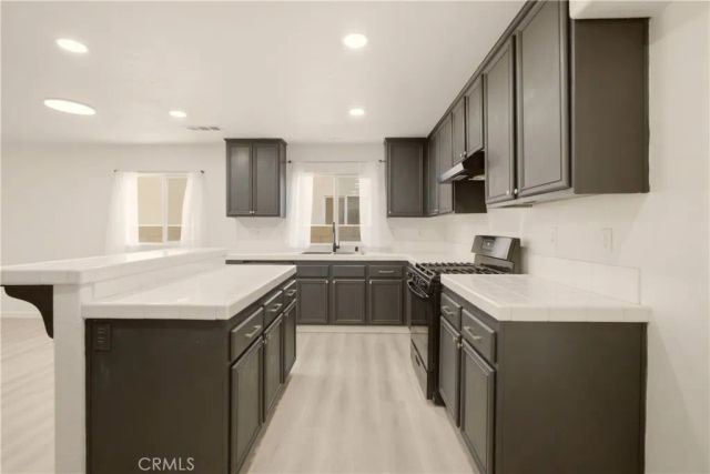 45320 Robinson Dr, Lancaster, CA 93535