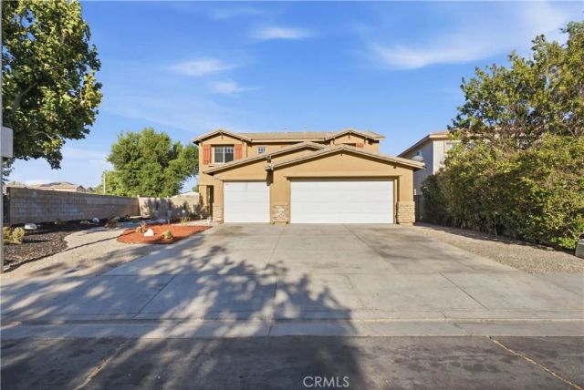 45320 Robinson Dr, Lancaster, CA 93535