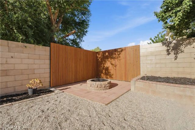 45320 Robinson Dr, Lancaster, CA 93535