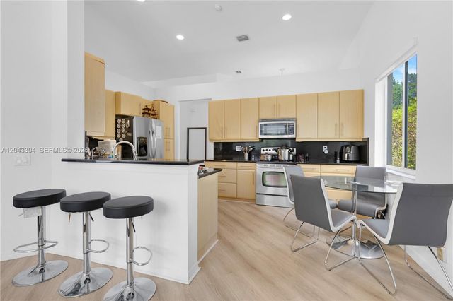 1102 Camellia Cir 1102, Weston, FL 33326