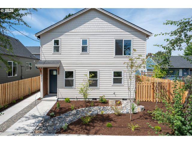 8427 Ne Hassalo St, Portland, OR 97220