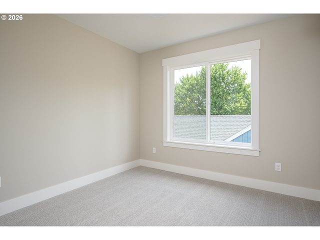 8427 Ne Hassalo St, Portland, OR 97220