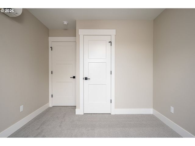 8427 Ne Hassalo St, Portland, OR 97220