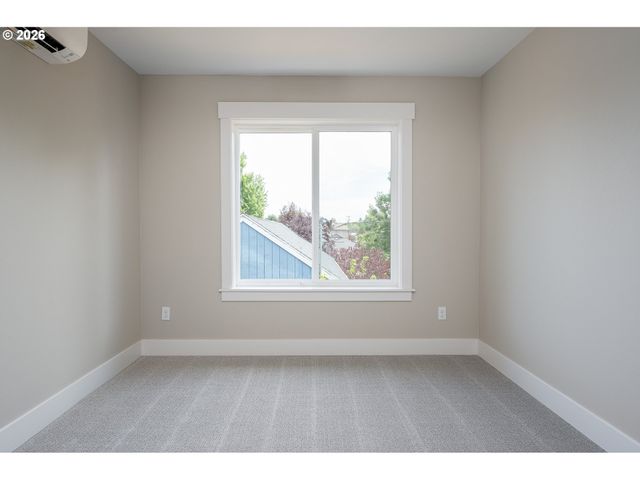 8427 Ne Hassalo St, Portland, OR 97220