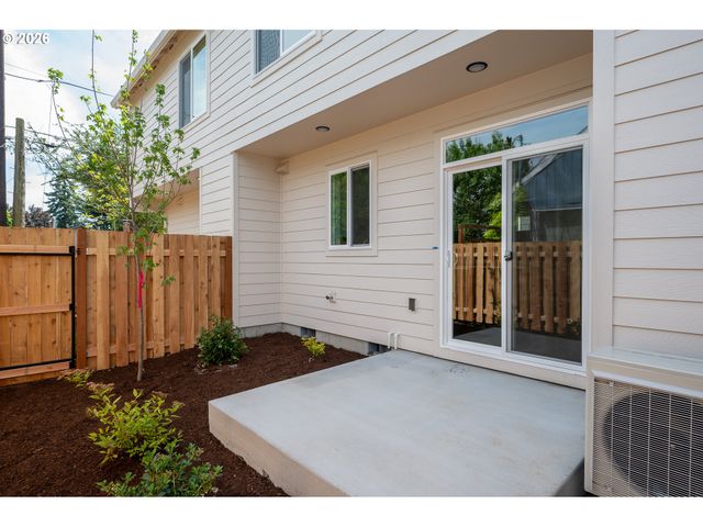 8427 Ne Hassalo St, Portland, OR 97220