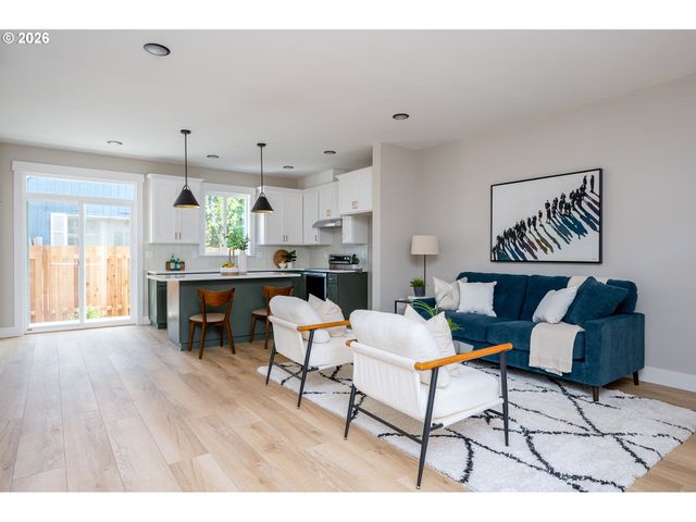 8427 Ne Hassalo St, Portland, OR 97220