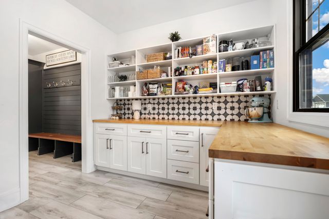 13200 Waterleaf Drive, St. John, IN 46373