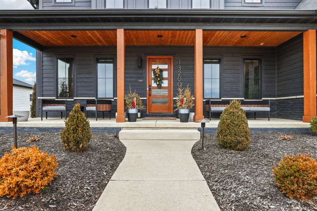 13200 Waterleaf Drive, St. John, IN 46373