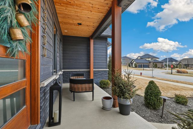 13200 Waterleaf Drive, St. John, IN 46373