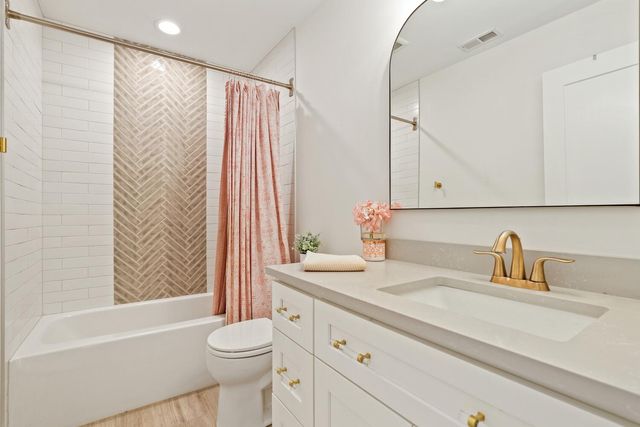 13200 Waterleaf Drive, St. John, IN 46373