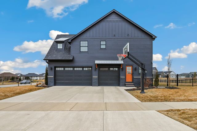 13200 Waterleaf Drive, St. John, IN 46373