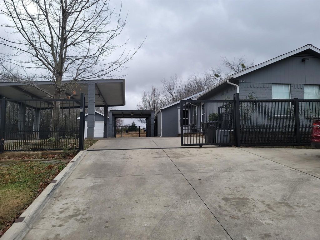 1316 Blodgett Avenue, Fort Worth, TX 76115